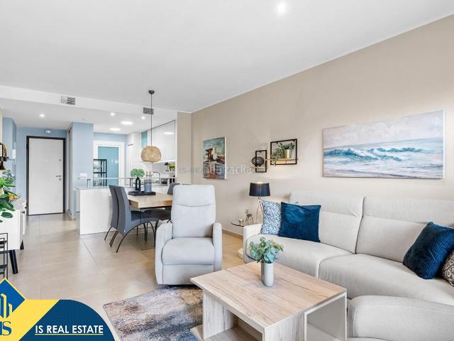 Apartamento en venta en Orihuela, Villamartín Las Filipinas. Apartamento con piscina comunitaria, en la provincia de Alicante, en la localidad de Orihuela Costa. 2 habitaciones 69 m² 3,5.