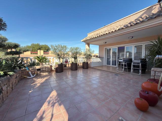 Apartamento en venta en Orihuela, Villamartín Las Filipinas. Apartamento exclusivo y espacioso en Los Dolses, Villamartin con spa, enormes terrazas y posibilidad de un 4º dormitorio. Apartamentos.