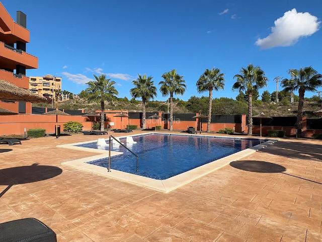 Apartamento en venta en Orihuela, Villamartín Las Filipinas. Impresionante apartamento de 3 dormitorios cerca del campo de golf. Apartamentos.