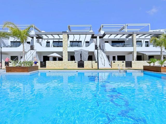 Apartamento en venta en Orihuela, Zeniamar Horizonte La Campana. Descubra un ático contemporáneo que combina diseño, confort y una ubicación privilegiada en una de las zonas con mayor proyección.