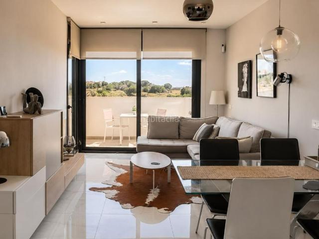 Apartamento en venta en Orihuela, La Florida. Precioso apartamento listo para entrar a vivir 2 dormitorios 2 baños 2 plazas de garaje subterráneo. Apartamentos.