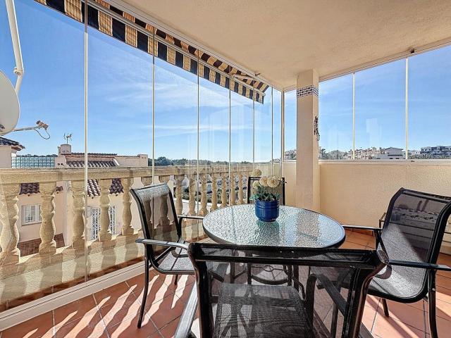 Apartamento en venta en Orihuela, Lomas de Campoamor Las Ramblas. Apartamento con terraza acristalada y vistas panorámicas Las Ramblas Golf, Orihuela Costa. Apartamentos.
