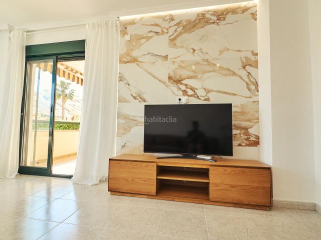Apartamento en venta en Orihuela, Lomas de Campoamor Las Ramblas. Este apartamento exclusivo reformado en Lomas de Campoamor ofrece un estilo de vida único en una prestigiosa zona cerca de campos.