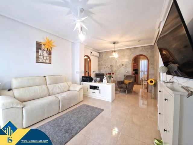 Apartamento en venta en Orihuela, Lomas de Cabo Roig Los Dolses. Apartamento con piscina comunitaria, en la provincia de Alicante, en la ciudad de Orihuela Costa. 2 habitaciones 91 m² 3 kilóm.