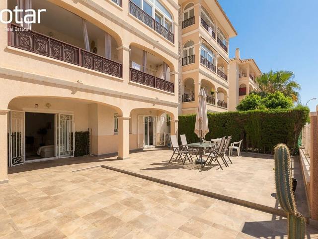 Apartamento en venta en Orihuela, Playa Flamenca. Apartamento luminoso y moderno en planta baja, situado en una zona atractiva. Apartamentos.