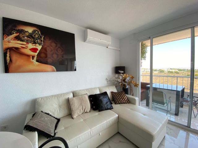 Apartamento en venta en Orihuela, Punta Prima. Descubra este apartamento completamente renovado en Punta Prima, ubicado a tan solo 250 metros de la playa, una oportunidad excepc. Apartamentos.