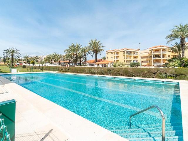 Apartamento en venta en Orihuela, Punta Prima. Descubra este fantásticonbspapartamento en primera línea en Rocío del Mar, Punta Prima, una de las zonas más codiciadas de la Cost. Apartamentos.