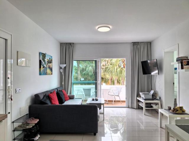 Apartamento en venta en Pájara, Costa Calma. Se vende apartamento de dos dormitorios con unas vistas espectaculares a la playa de Costa Calma, Pájara. Apartamentos.