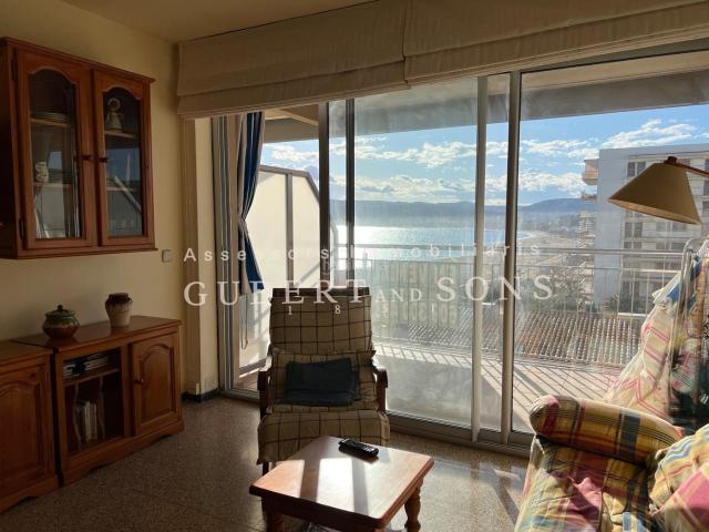 Apartamento en venta en Palamós, Platja Gran Costa Brava. Apartamento con vistas al mar en venta en Palamós. Apartamentos.