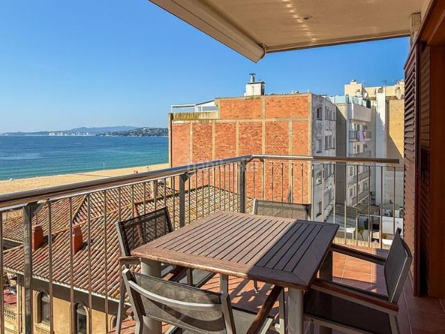 Apartamento en venta en Palamós, Platja Gran Costa Brava. Apartamento frontal al mar en Palamós. Apartamentos.