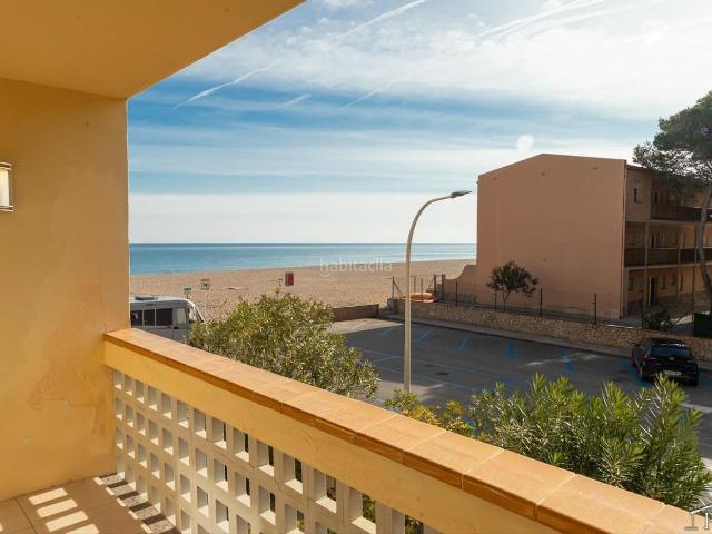 Apartamento en venta en Pals Costa Brava. 1 línea de mar playa de Pals. Apartamentos.