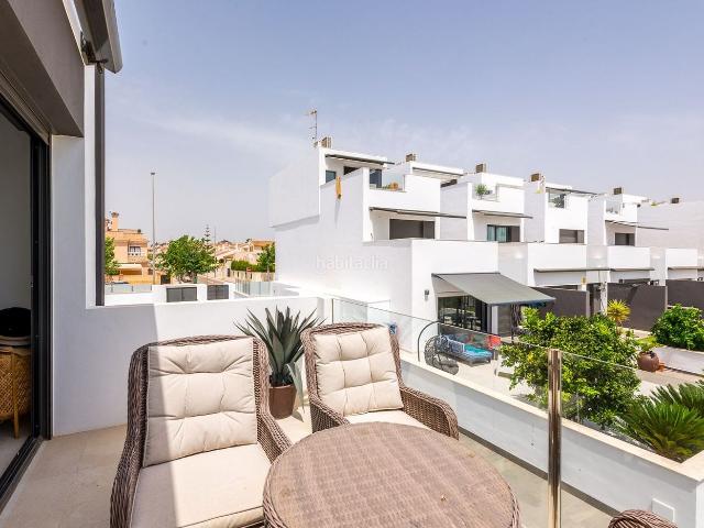 Apartamento en venta en Pilar de la Horadada, Torre de la Horadada. Apartamento moderno con una gran terraza en la azotea y una preciosa zona de piscina!. Apartamentos Pilar de la.