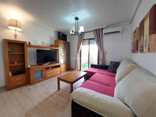 Apartamento en venta en Pilar de la Horadada, Torre de la Horadada. Ático de 2 dormitorios en la plaza del puerto a tan solo 100 metros de la playa del Conde y los Jesuitas. Apartamentos Pilar de la.