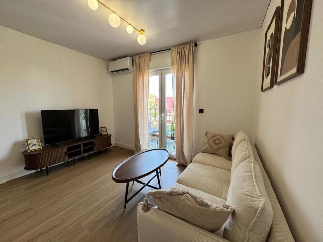 Apartamento en venta en Pilar de la Horadada, Torre de la Horadada. Descubre este apartamento en primera planta ubicado en una de las zonas más demandadas de Pilar de la Horadada, a escasos metros d.