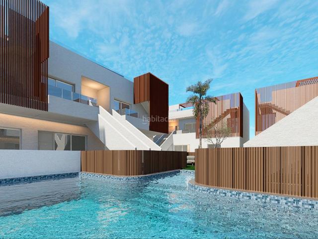 Apartamento en venta en Pilar de la Horadada, Pilar de la Horadada Ciudad. Costa Blanca Eiendom presenta este moderno residencial ubicado en Pilar de la Horadada, Alicante, una de las zonas mÃs.