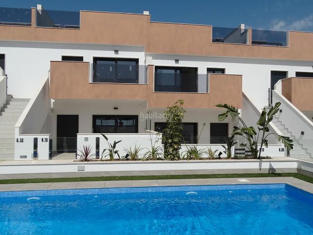 Apartamento en venta en Pilar de la Horadada, Pilar de la Horadada Ciudad. Costa Blanca Eiendom presenta un exclusivo complejo residencial compuesto por 28 viviendas situadas en Pilar de la Horadada.