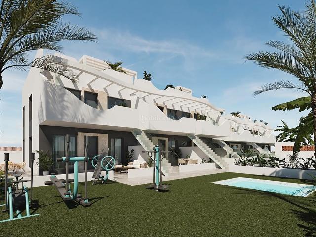 Planta baja en venta en Pilar de la Horadada, Pilar de la Horadada Ciudad. Costa Blanca Eiendom presenta un exclusivo complejo residencial de 16 bungalows que redefine el concepto de modernidad y.