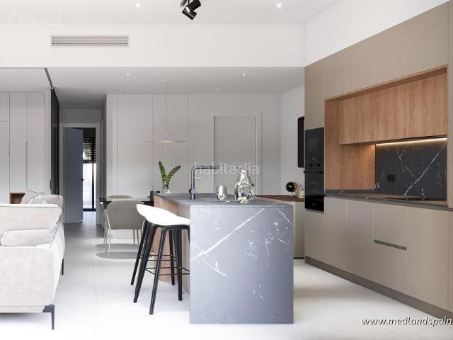 Apartamento en venta en Pilar de la Horadada, Pilar de la Horadada Ciudad. Apartamento en planta alta en Pilar de la Horadada con 3 dormitorios y solárium. Apartamentos Pilar de la.