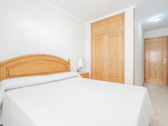 Apartamento en venta en Piles. Tu Refugio Perfecto en la Playa de Piles Vistas, Confort y Encanto Familiar. Apartamentos.