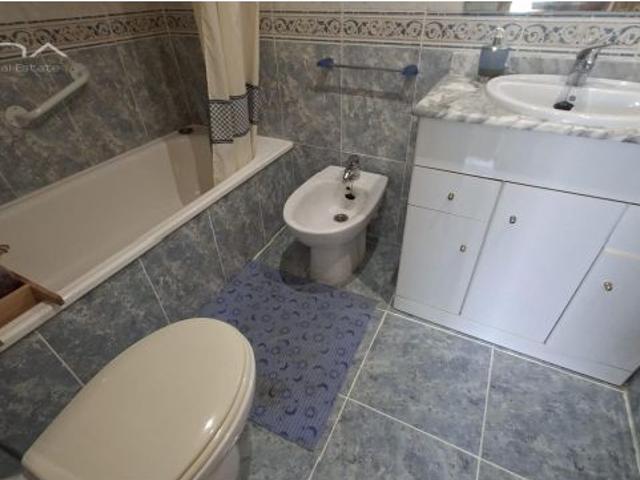 Apartamento en venta en Playa de Daimús con piscina, ascensor y balcón a 500 metros del mar