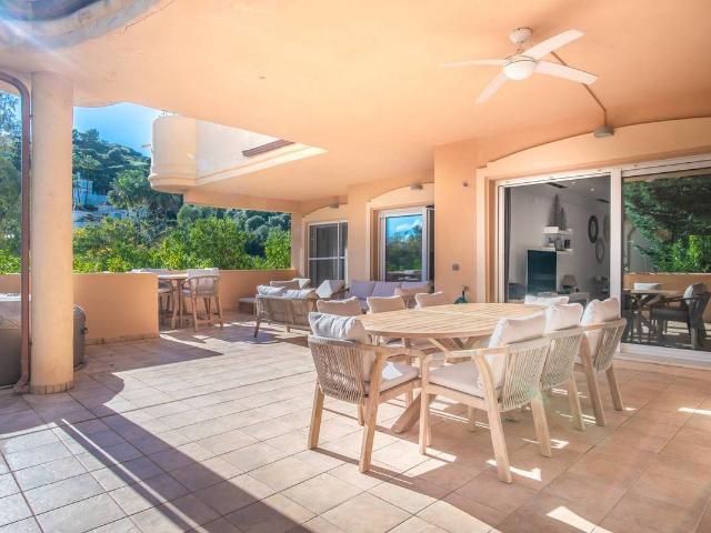 Apartamento en Venta en Puerto Banús