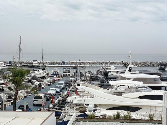 Apartamento en Venta en Puerto Banús