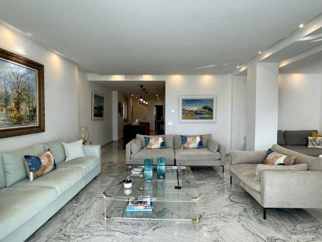 Apartamento en Venta en Puerto Banús