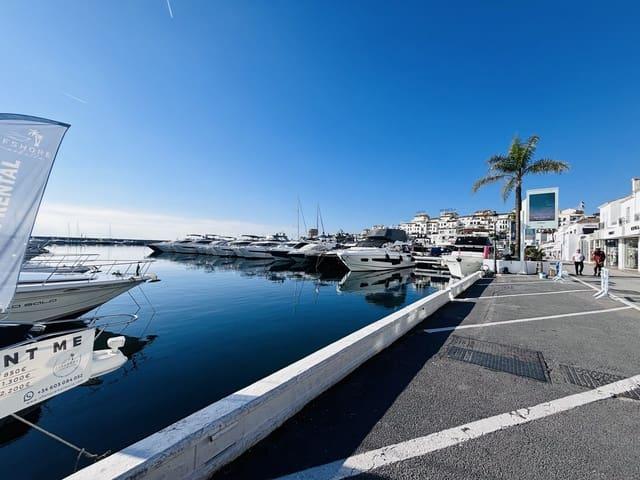 Apartamento en venta en Puerto Banus, Málaga Costa del Sol