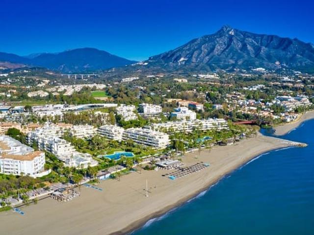 Apartamento en venta en Puerto Banus, Málaga Costa del Sol