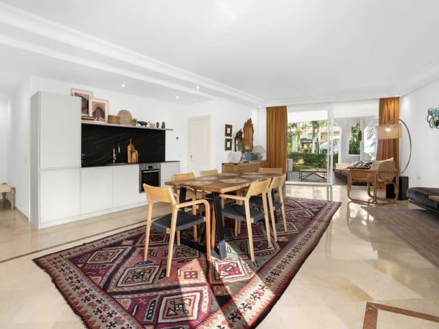 Apartamento en venta en Puerto Banus, Málaga Costa del Sol