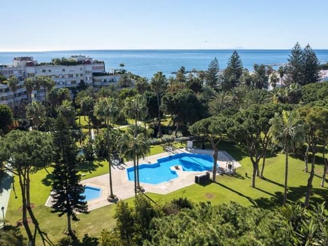 Apartamento en venta en Puerto Banus, Málaga Costa del Sol