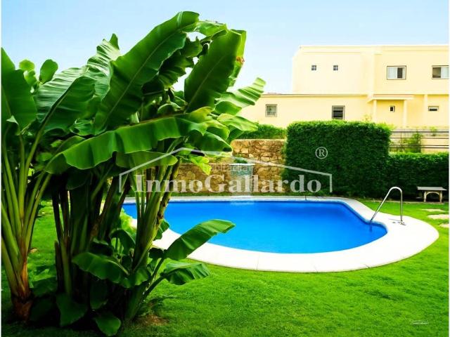 Apartamento en venta en Rincón de la Victoria, Añoreta Baja. Tu refugio en Añoreta! Piso Luminoso con Terraza y Piscina. Apartamentos Rincón de la.