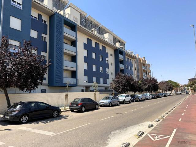 Apartamento en venta en Ronda Norte con patio de 55 m², garaje con cargador y trastero