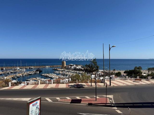 Apartamento en venta en Roquetas de Mar, El Puerto. Fantástico apartamento con gran terraza y vistas al Puerto de Aguadulce. Apartamentos Roquetas de.