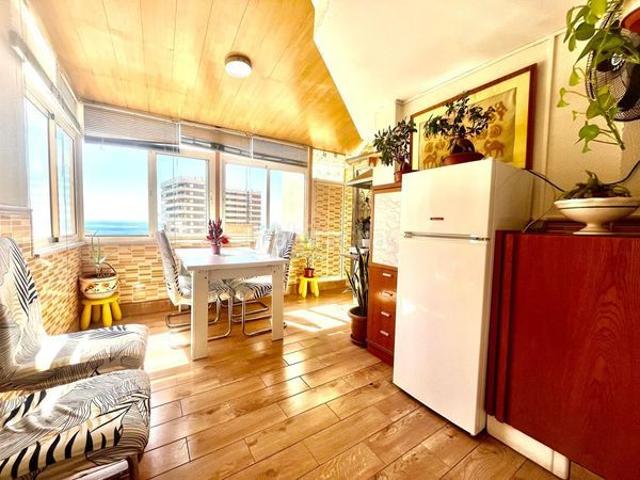 Apartamento en venta en Roquetas de Mar, El Puerto. Semiatico bien situado, terraza con vistas al mar, muy cerca de la playa y el puerto deportivo de Aguadulce. Apartamentos Roquetas de.