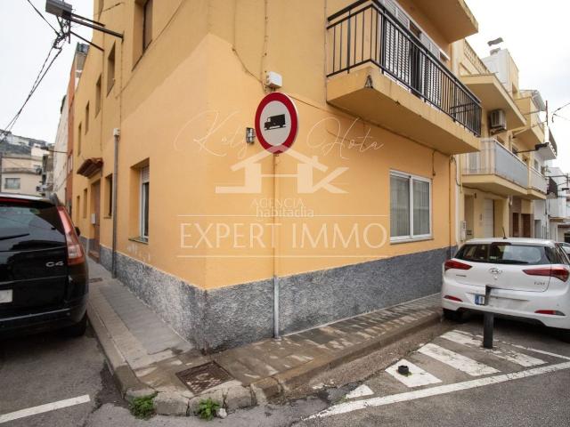Apartamento en venta en Roses, Centre Costa Brava. Amplio piso de 3 dormitorios en el centro de Roses, a solo 5 minutos de la playa. Apartamentos.