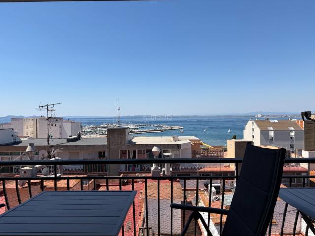 Apartamento en venta en Roses, Centre Costa Brava. Apartamento con vista al mar y licencia turística en el centro de Roses. Apartamentos.