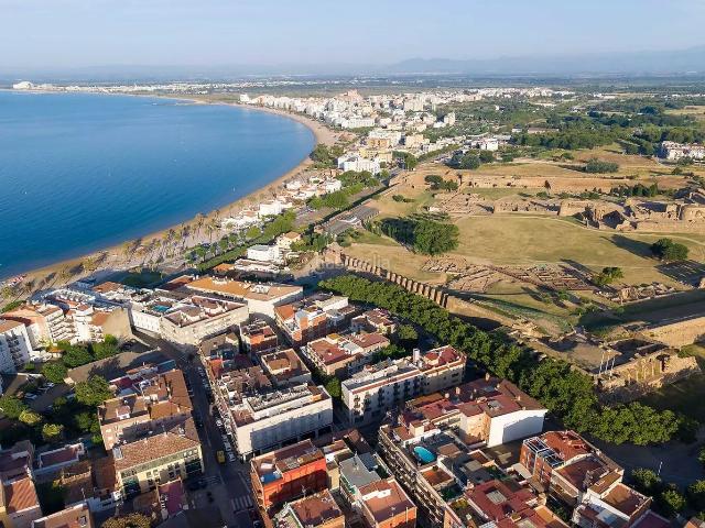 Apartamento en venta en Roses, Centre Costa Brava. Apartamento en pleno centro, a 250 metros de la playa. Apartamentos.