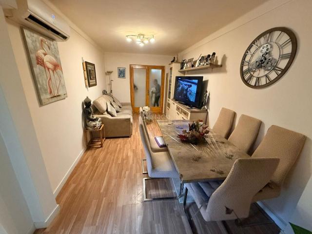 Apartamento en venta en Roses, Centre Costa Brava. Magnífico apartamento en pleno centro, a 250 metros de la playa, ideal para disfrutar de la comodidad de vivir a un paso de todo. Apartamentos.