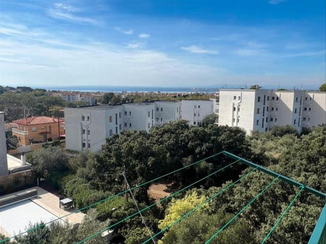 Apartamento en venta en Roses, Els Grecs Mas Oliva Costa Brava. Piso muy luminoso con vistas al mar y a la montaña, con piscina i aparcamiento comunitario. Solo particulares. Apartamentos.