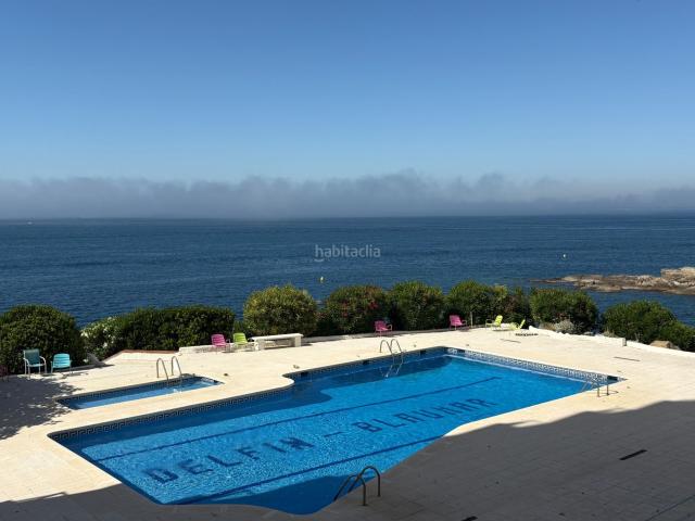 Apartamento en venta en Roses, Puig Rom Canyelles Almadrava Costa Brava. Apartamento con vista al mar y piscina comunitaria en Roses. Apartamentos.