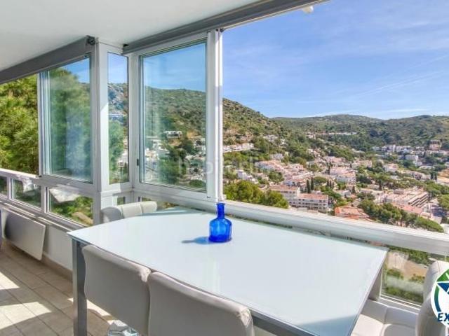 Apartamento en venta en Roses, Puig Rom Canyelles Almadrava Costa Brava. Apartamento reformado con impresionantes vistas al mar, terraza soleada, parking, garaje y trastero en Canyelles Roses.
