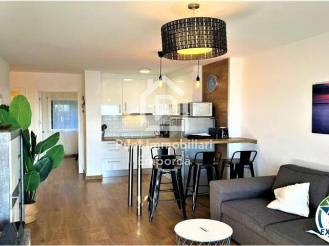 Apartamento en venta en Roses, Puig Rom Canyelles Almadrava Costa Brava. APARTAMENTO REFORMADO CON VISTAS AL MAR Y LICENCIA TURÍSTICA. Apartamentos.
