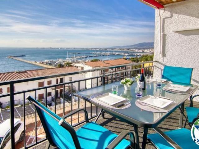 Apartamento en venta en Roses, Puig Rom Canyelles Almadrava Costa Brava. Apartamento totalmente reformado con vistas al mar en el 2º muelle de Roses. Apartamentos.