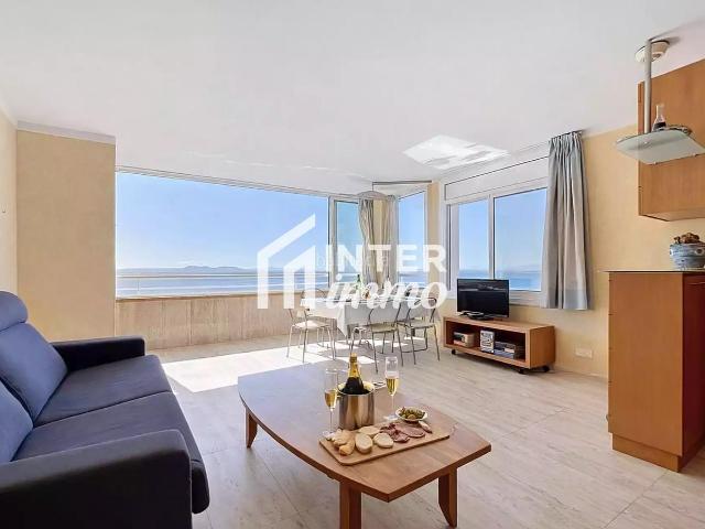 Apartamento en venta en Roses, Puig Rom Canyelles Almadrava Costa Brava. Apartamento vista mar total en el Far Roses. Apartamentos.
