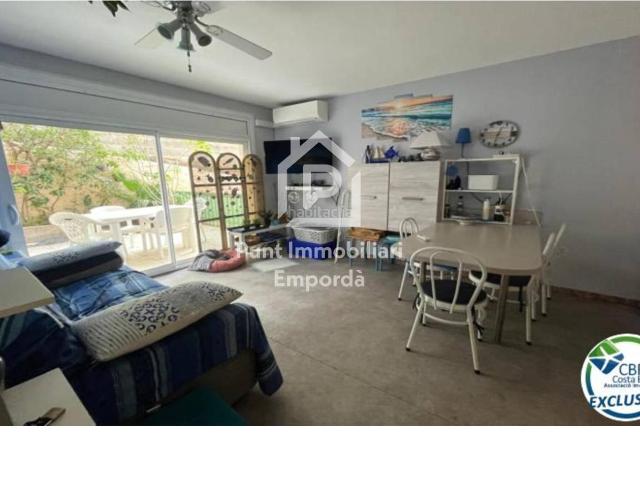 Apartamento en venta en Roses, Puig Rom Canyelles Almadrava Costa Brava. El Far 83 Exclusiva propiedad frente al mar con terraza de 24 m en Roses. Apartamentos.