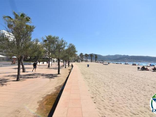 Apartamento en venta en Roses, Santa Margarida Costa Brava. Apartamento en Roses, en primera linea de mar con piscina. Apartamentos.