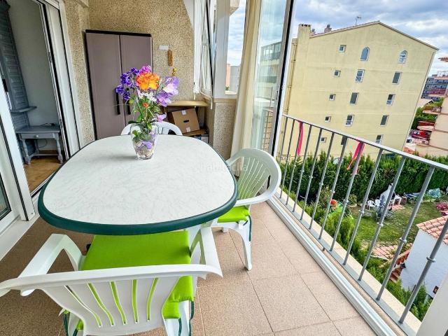 Apartamento en venta en Roses, Santa Margarida Costa Brava. Apartamento en venta en Roses a 200 metros del mar con parking privado. Apartamentos.