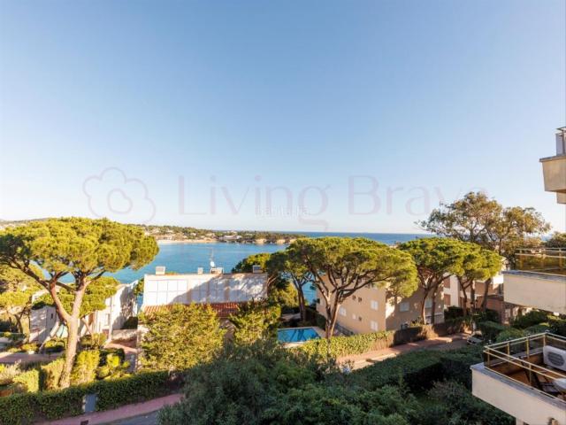 Apartamento en venta en S´Agaró Costa Brava. Una terraza frente el mar. Apartamentos.