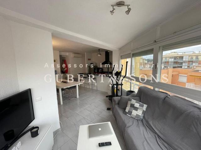 Apartamento en venta en Sant Antoni de Calonge, Sant Antoni Costa Brava. Piso semireformado en segunda línea de mar con Licencia Turística vigente Sant Antoni de Calonge. Apartamentos Sant Antoni de.